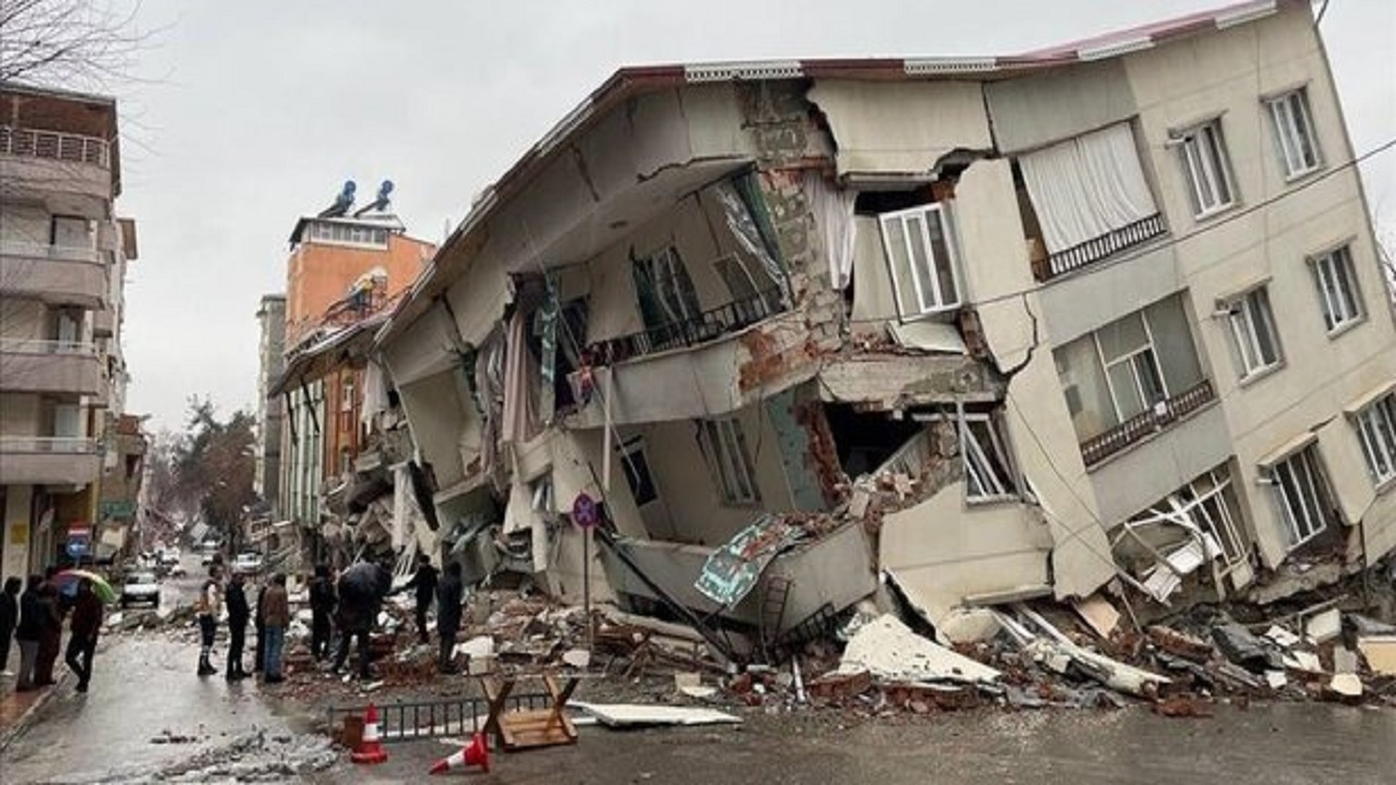 Sanat dünyası depremzedeler için sahneye çıkma kararı aldı, tüm gelirler bağışlanacak! İşte bağışı yapılacak etkinlikler takvimi