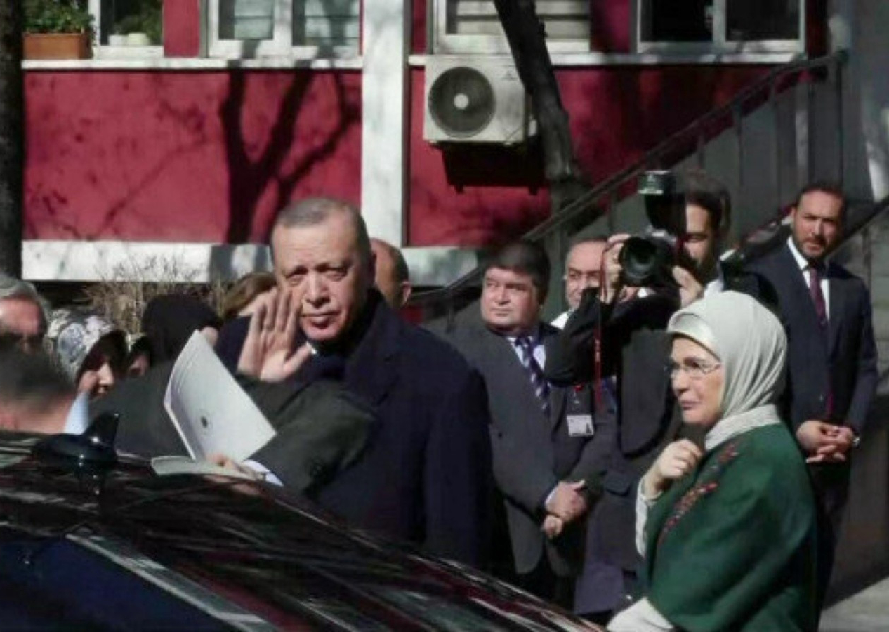 Cumhurbaşkanı Erdoğan, 248. saatte enkazdan çıkarılan Aleyna'yı ziyaret etti
