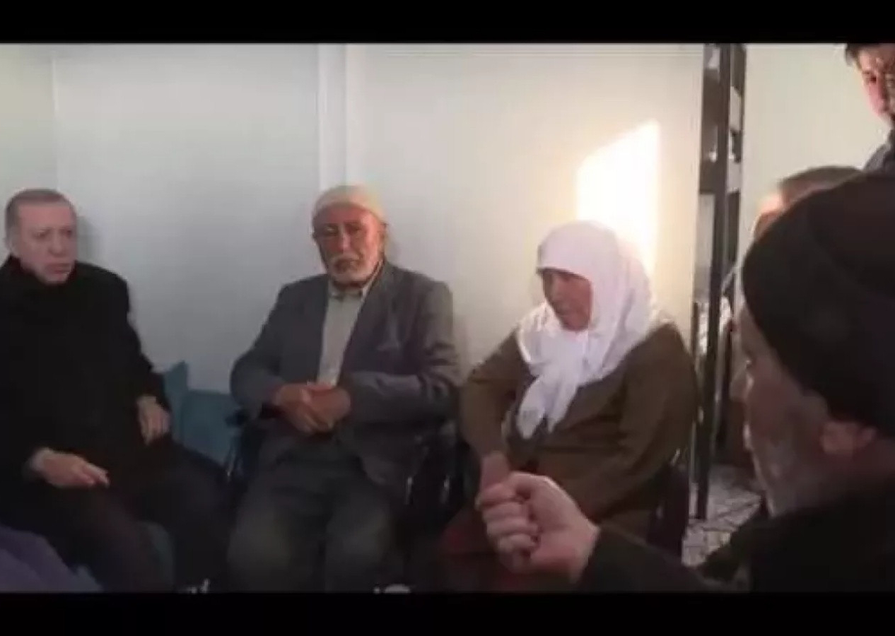 Depremzede vatandaş 'Devlet yok' diyen muhalefete isyan etti!