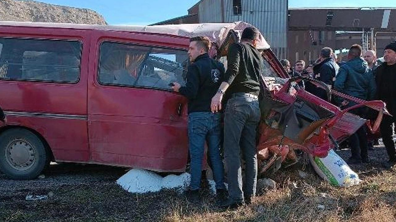 Ankara'da iki minibüs çarpıştı: Ölü ve yaralılar var!