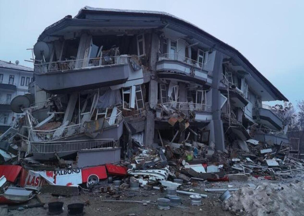 Depremin ilk anları polis telsizinde!