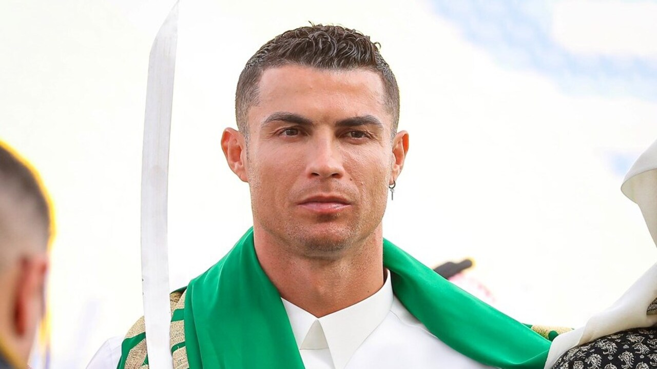 Cristiano Ronaldo'dan ilginç görüntüler! Kılıç dansı yaptı...