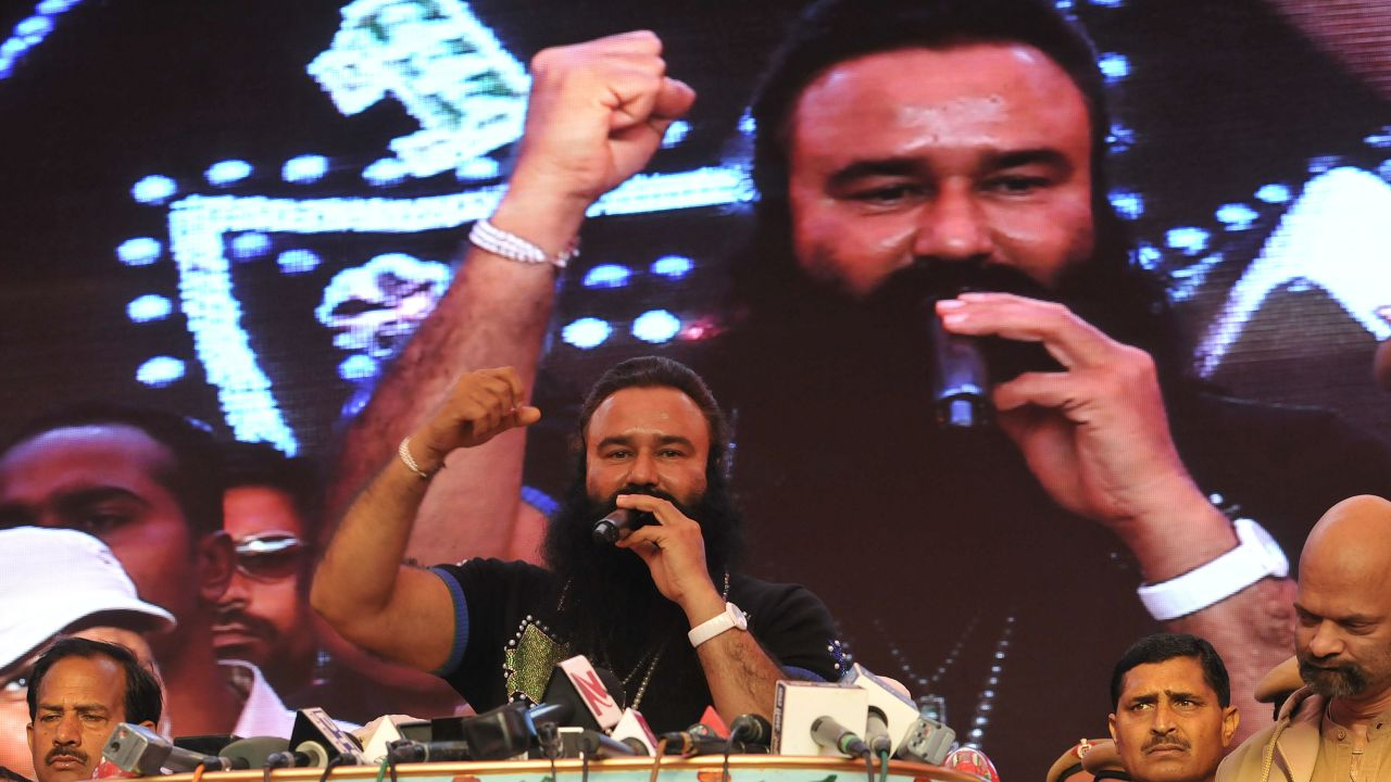 Tecavüzcü katil “guru” serbest bırakıldı, Hindistan’da ortalık ayağa kalktı!