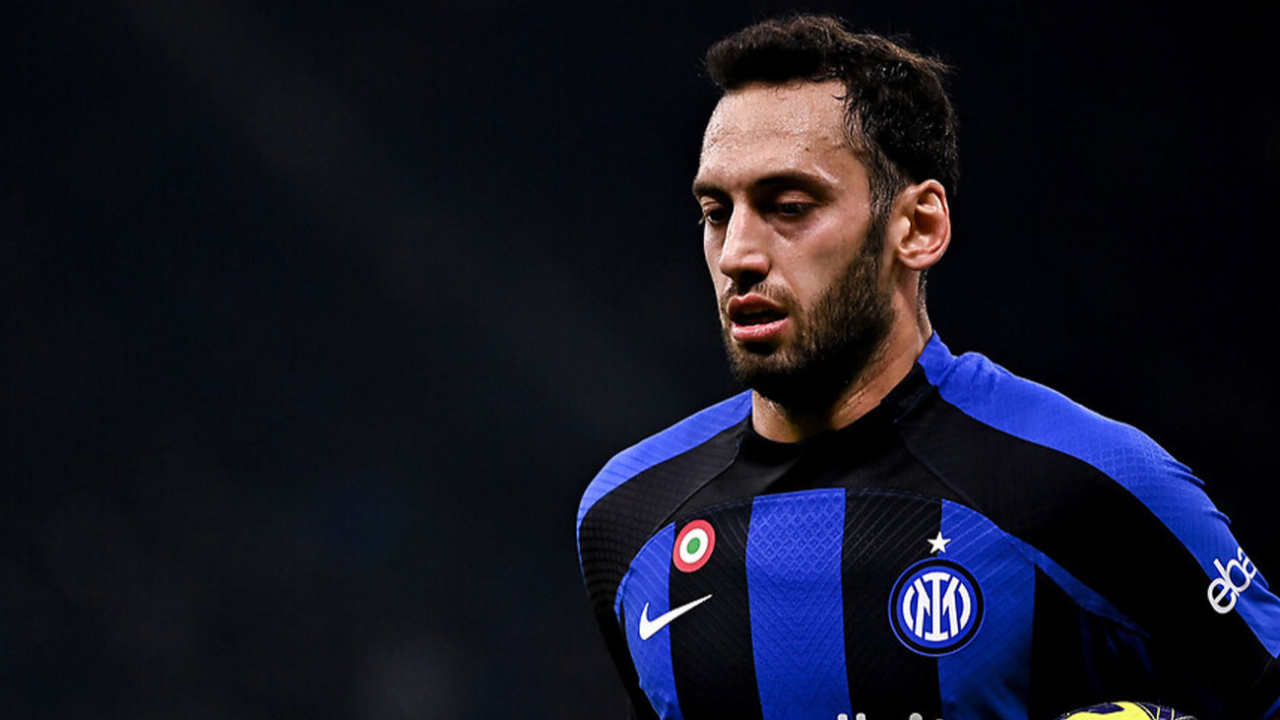 Hakan Çalhanoğlu, ödülünü depremzedelere adadı