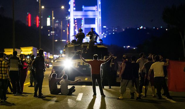 İlhami Işık yanıtladı: Çünkü "AK Parti gitsin de, nasıl gidiyorsa gitsin" diyenler var!