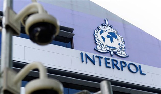 Interpol'ün aradığı Türk havalimanında yakalandı!
