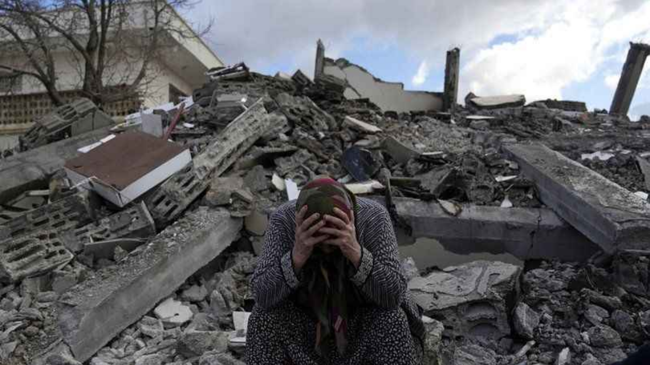 Depremde hayatını kaybedenlerin sayısı 44 bin 218'e yükseldi!