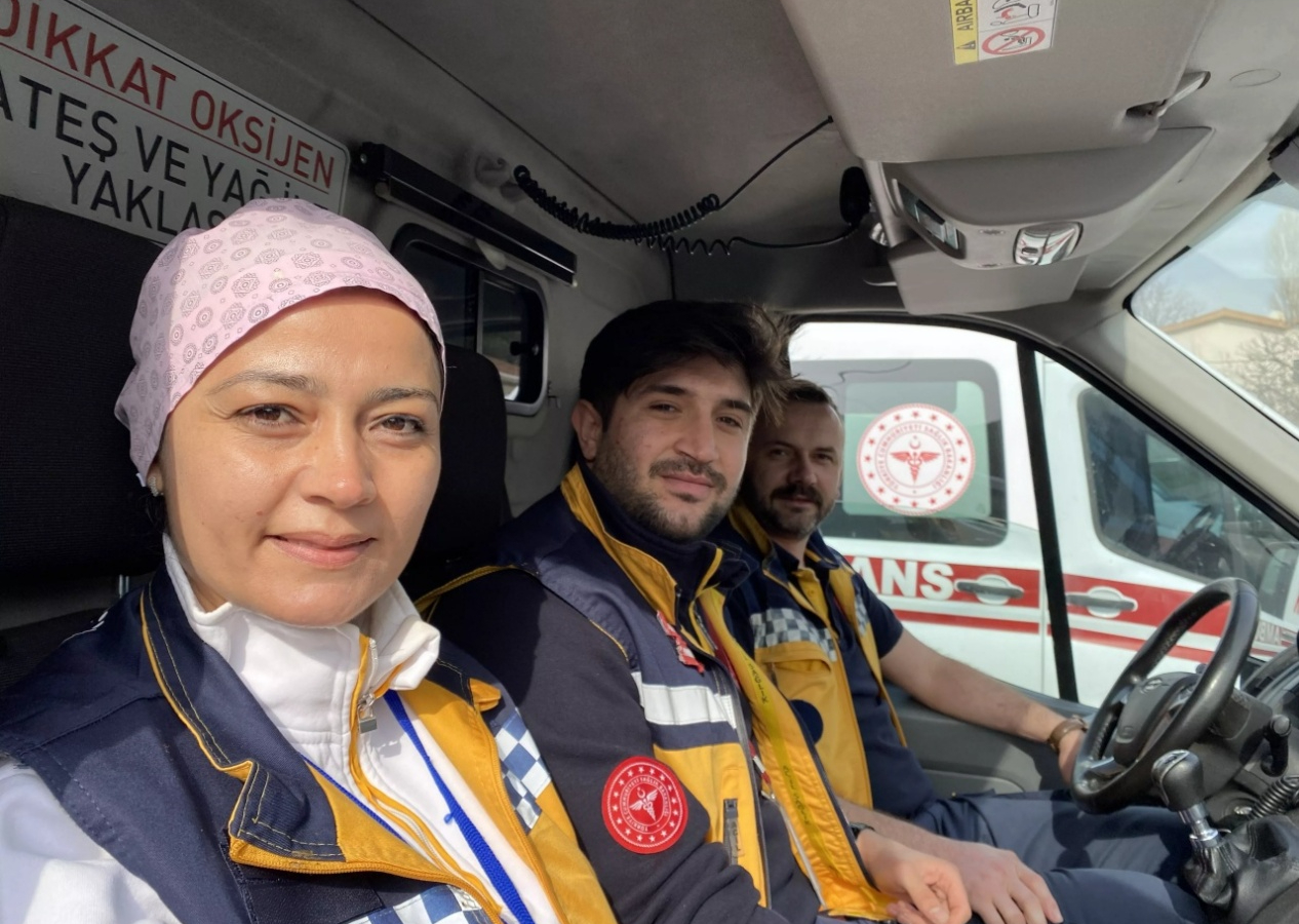 Bir yanda ölüm, bir yanda doğum! 112 çalışanları deprem bölgesinde yaşadıklarını anlattı