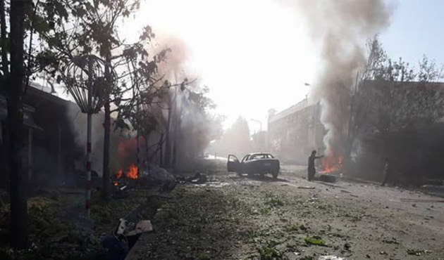 Bombalı araç patladı: Onlarca ölü ve yaralı var...