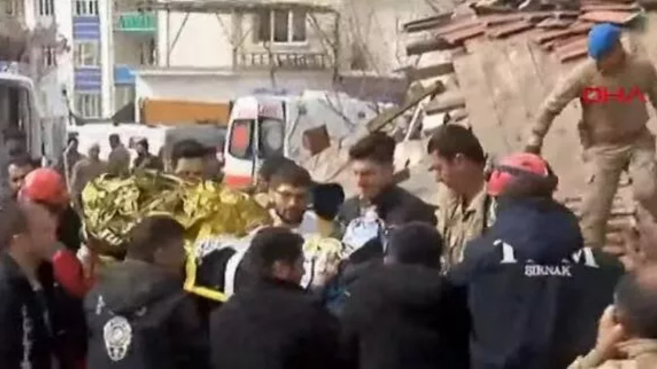 Baba ve kızından güzel haber: Enkazdan sağ olarak çıkarıldılar!