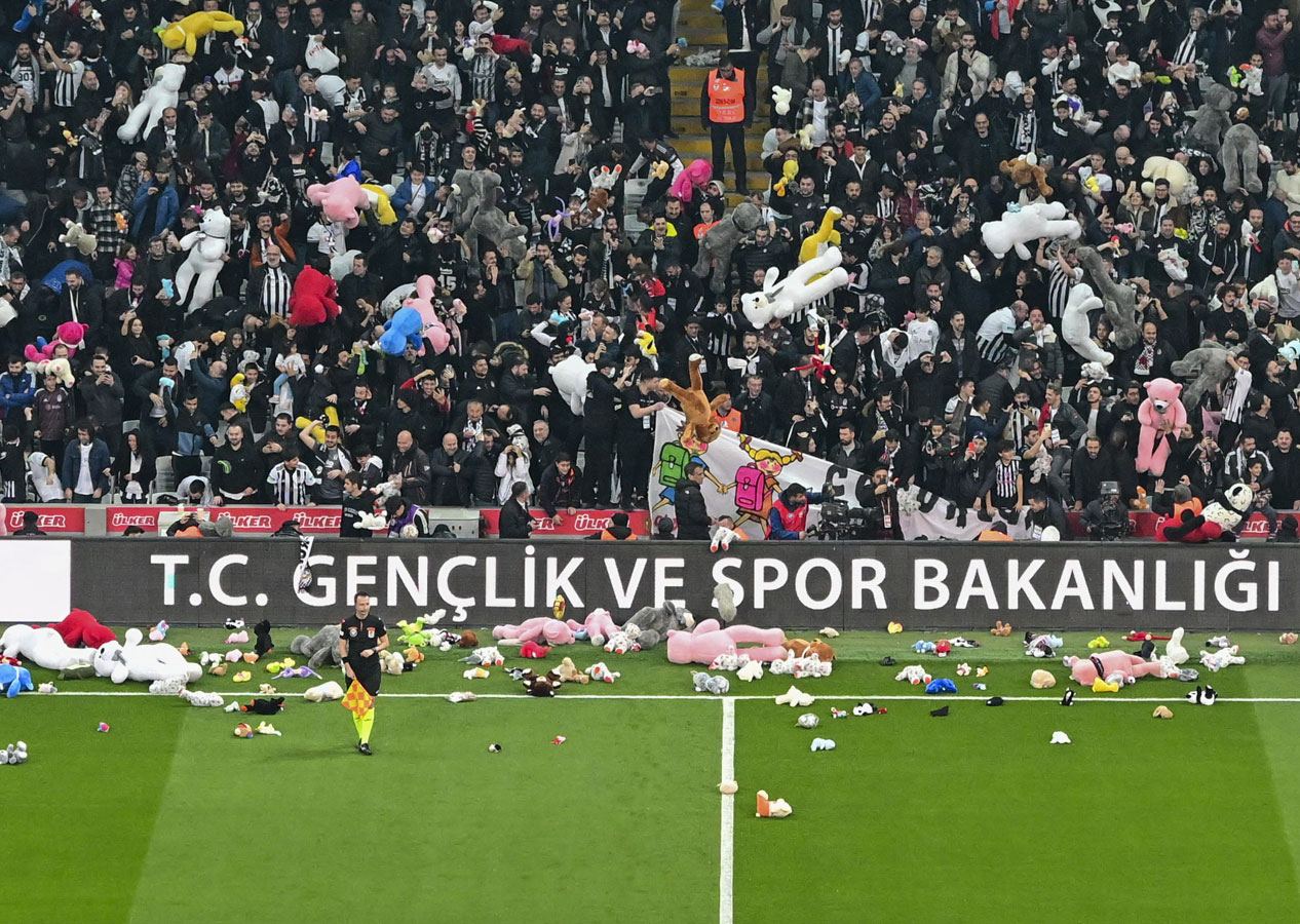 Beşiktaş'ın "Bu oyuncak sana arkadaşım" kampanyası dünya basınında