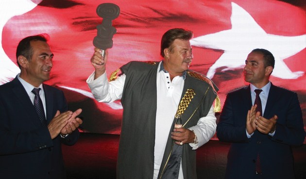 Nuri Alço 'Gazoz Kralı' ilan edildi...