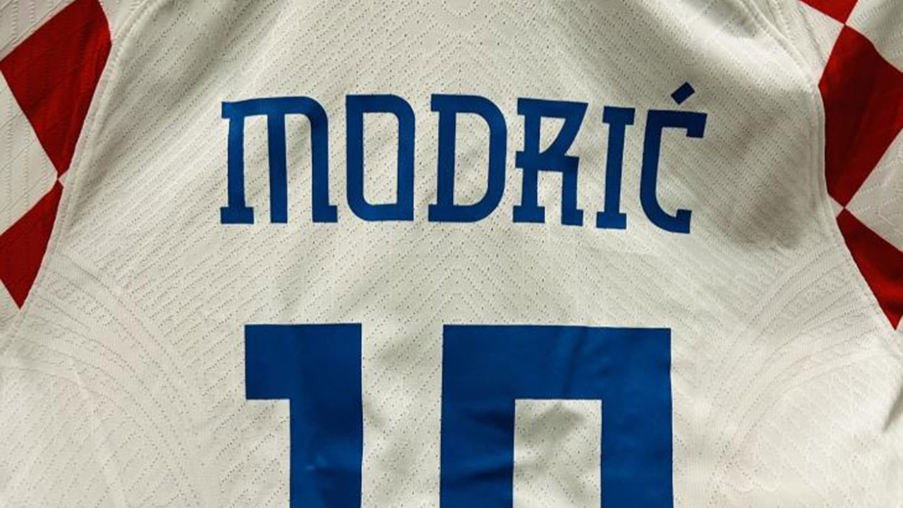 Modric formasını depremzedelere bağışladı