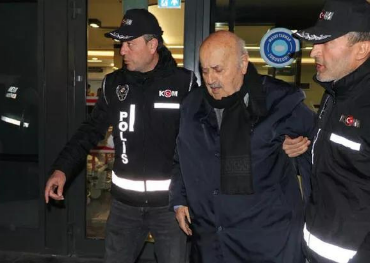 Depremde yıkılan sitenin sahibinden şaşırtan savunma: Kolon kesseydik zaten deprem öncesinde bina üzerimize düşerdi!