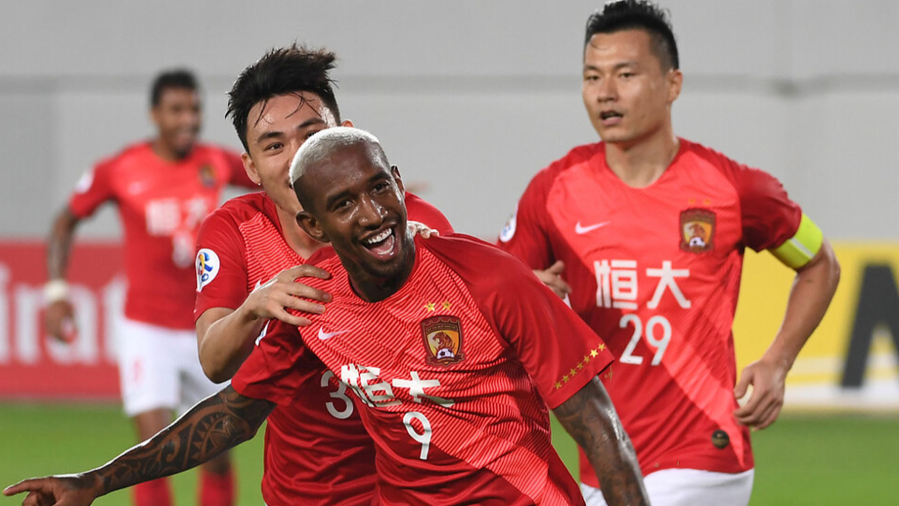 Anderson Talisca imzayı atıyor