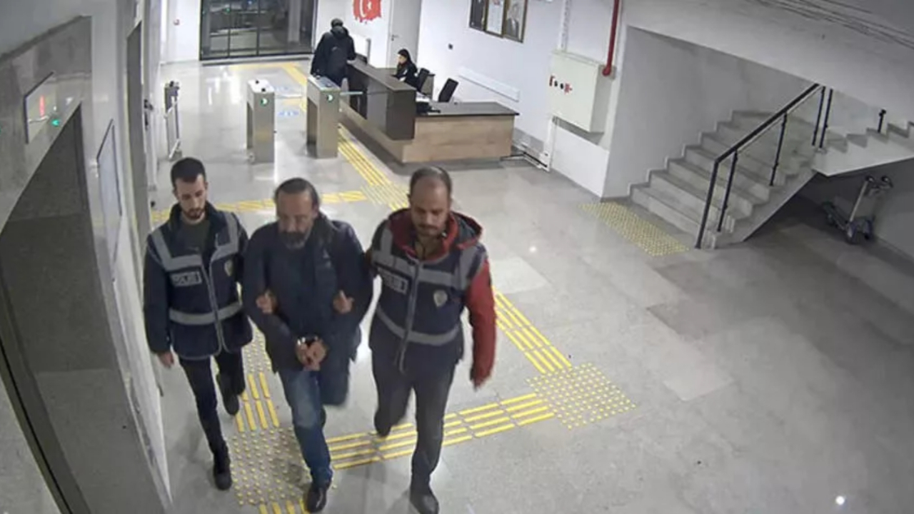 Hatay'da yıkılan apartmanın sorumlusu yurt dışına kaçarken yakalandı!