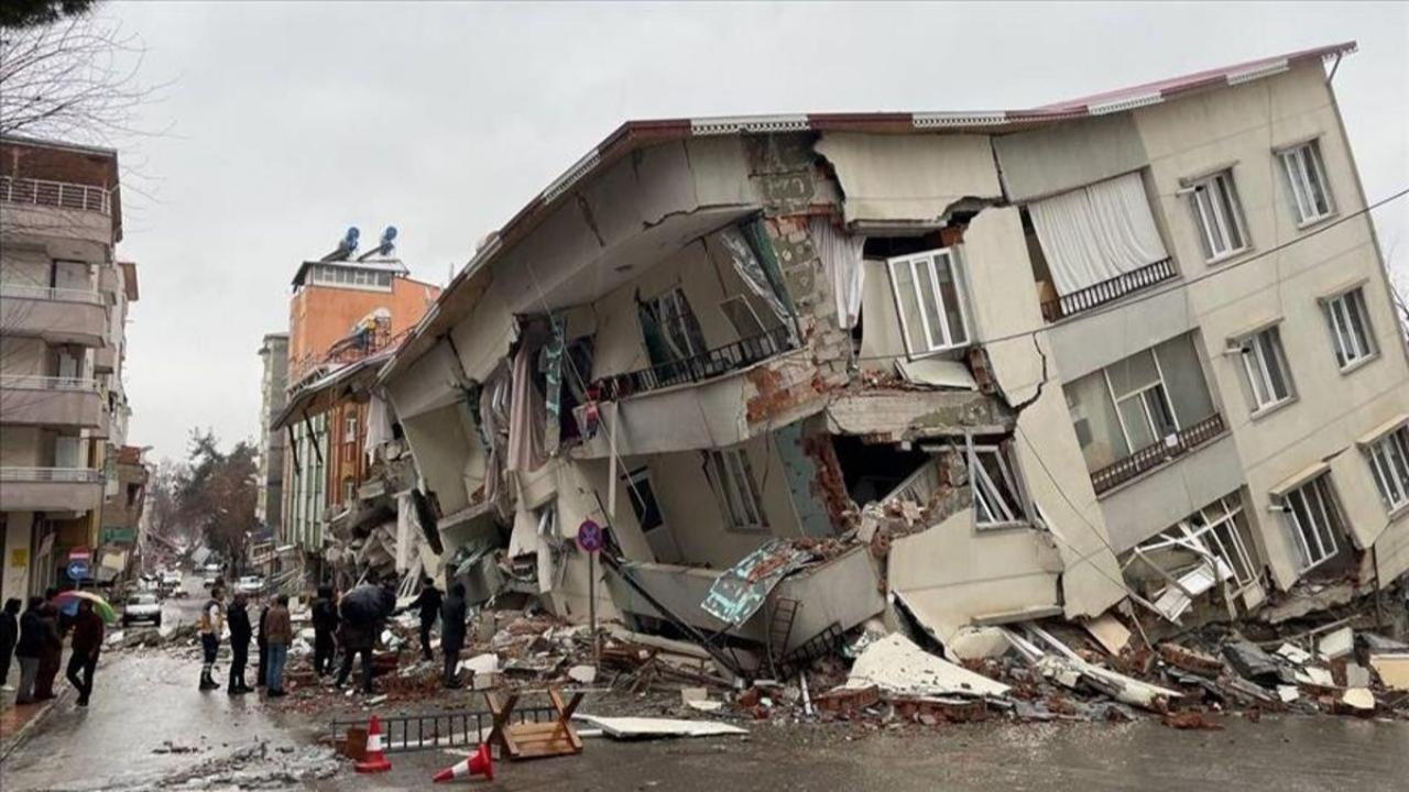 Hatay'da kuyumcu enkazlarını soyan hırsızlar İstanbul'da yakalandı