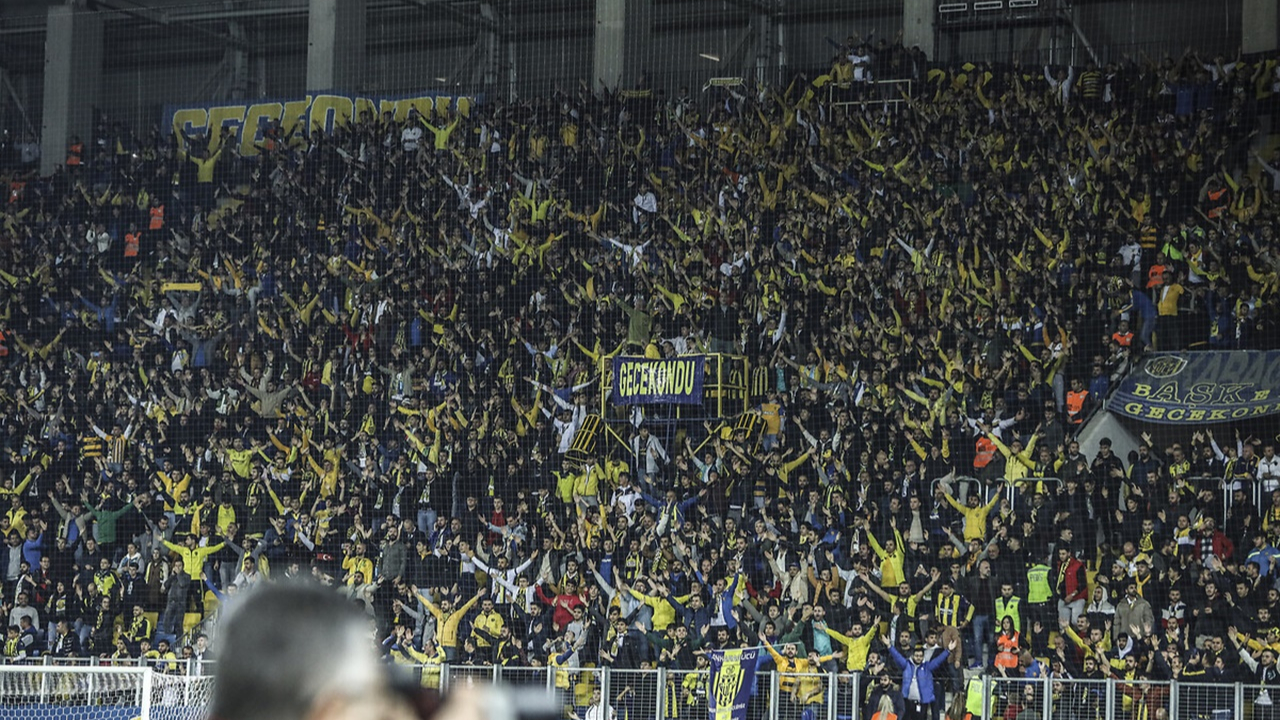 Fenerbahçeli taraftarlara tribün yasağı şoku