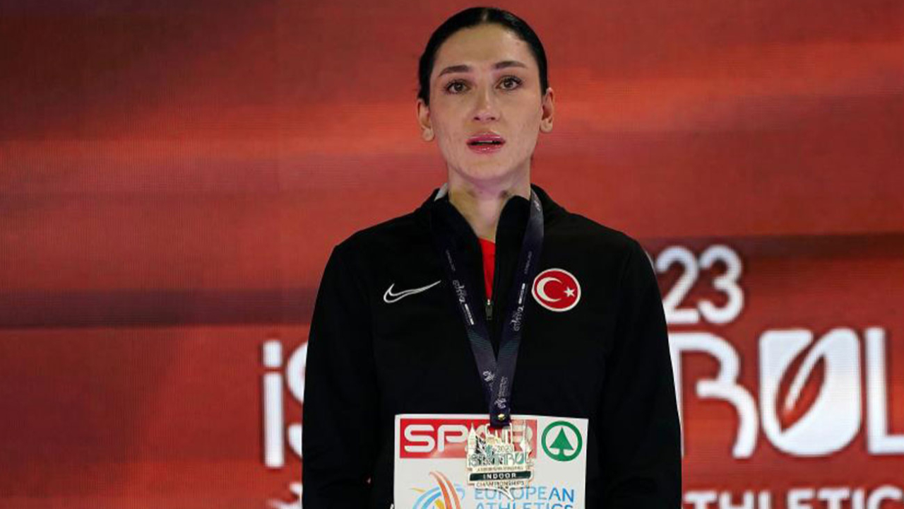 Tuğba Danışmaz altın madalyasını aldı