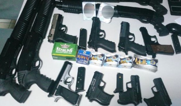 Polisin şüphelendiği araçtan cephanelik çıktı...