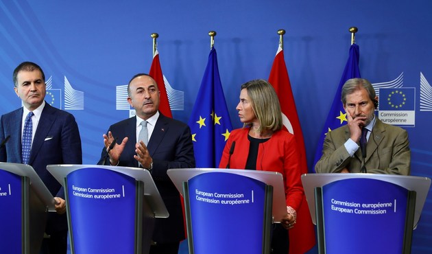 Çavuşoğlu ve Çelik'ten taraflı sorulara tokat gibi yanıtlar...