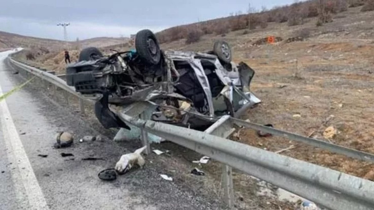 Sürücünün bir anlık dikkatsizliği çok şeye mal oldu: Anne ve baba öldü, çocukları yaralı...