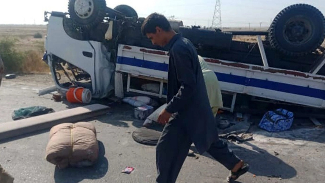 Pakistan'da polis aracına bombalı saldırı! Ölü ve yaralılar var...