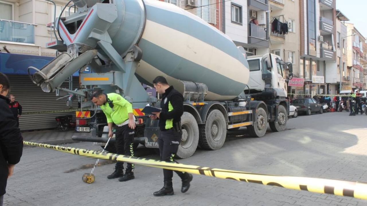 Kızını kurtarırken canından oldu! Beton mikserin altında can verdi!