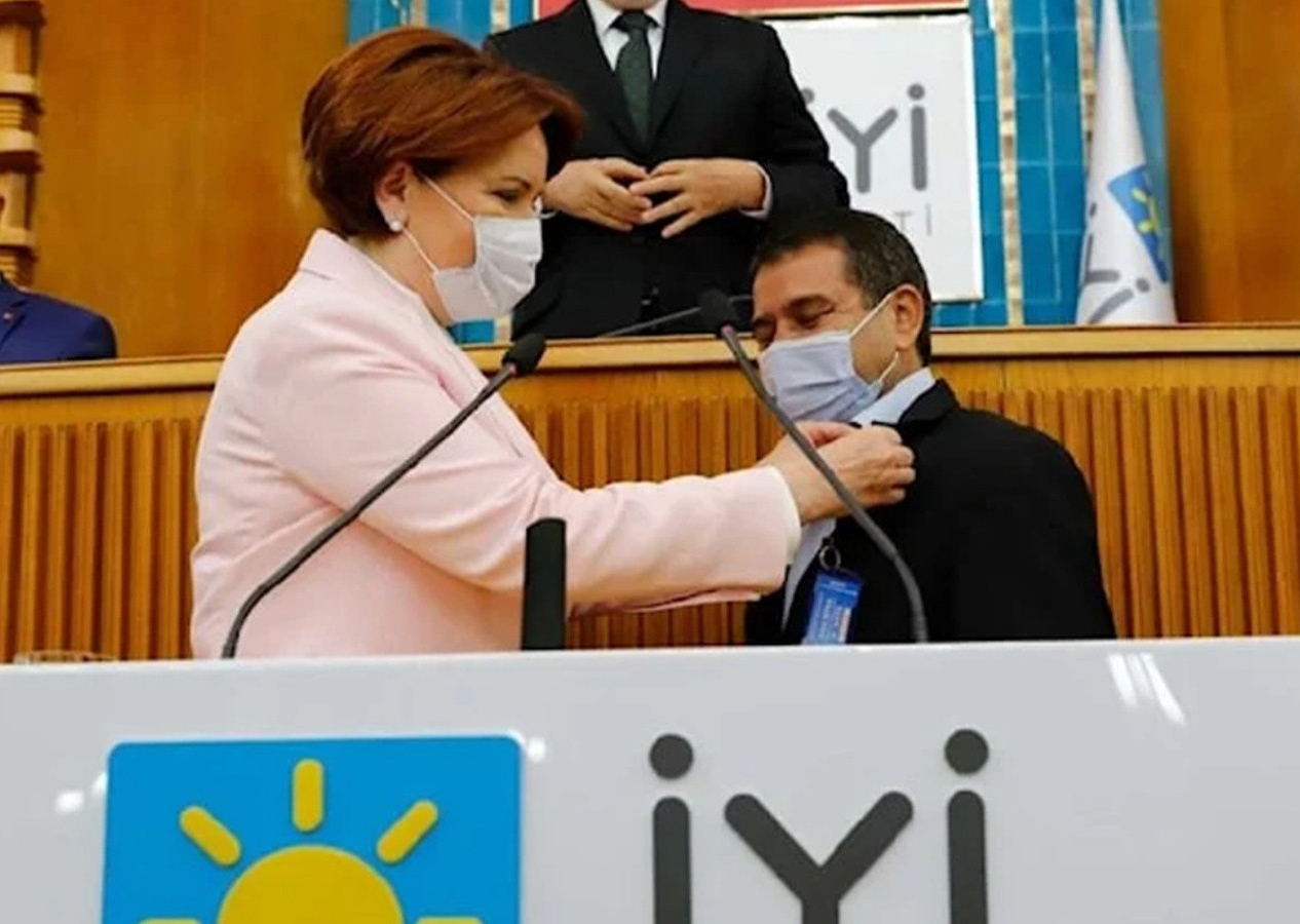 Rozetini Akşener takmıştı! Aşık Mahzuni Şerif’in oğlu Emrah Mahzuni İYİ Parti'den istifa etti