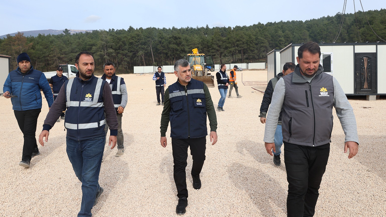 Sultanbeyli Belediyesi Elbistan ve Kırıkhan'da Depremin Yaralarını Sarıyor