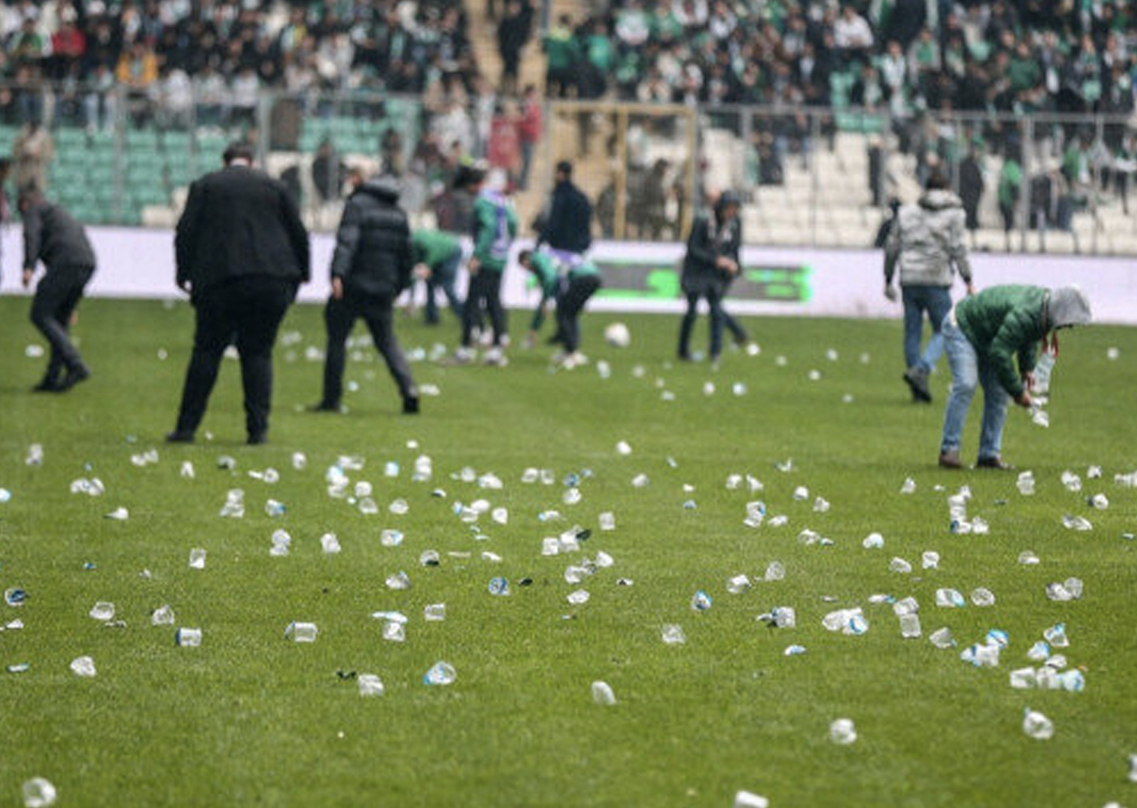 Bursaspor'a tarihi ceza: 9 maç seyircisiz oynayacaklar!