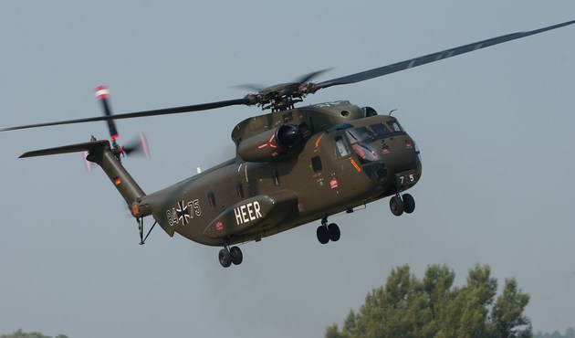Alman askeri helikopteri düştü...