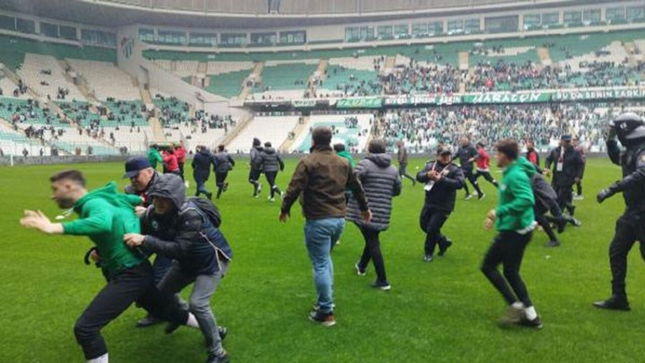 Bursaspor'dan sert açıklama: Spor dışı bir akıl devreye girdi...