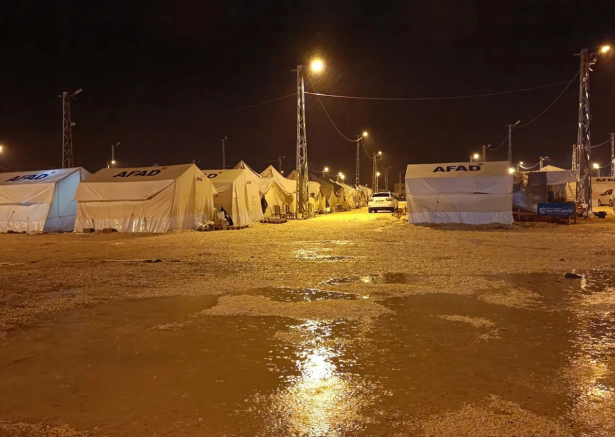 Meteoroloji afet bölgesindeki illeri uyardı: Kuvvetli sağanak ve rüzgara dikkat!