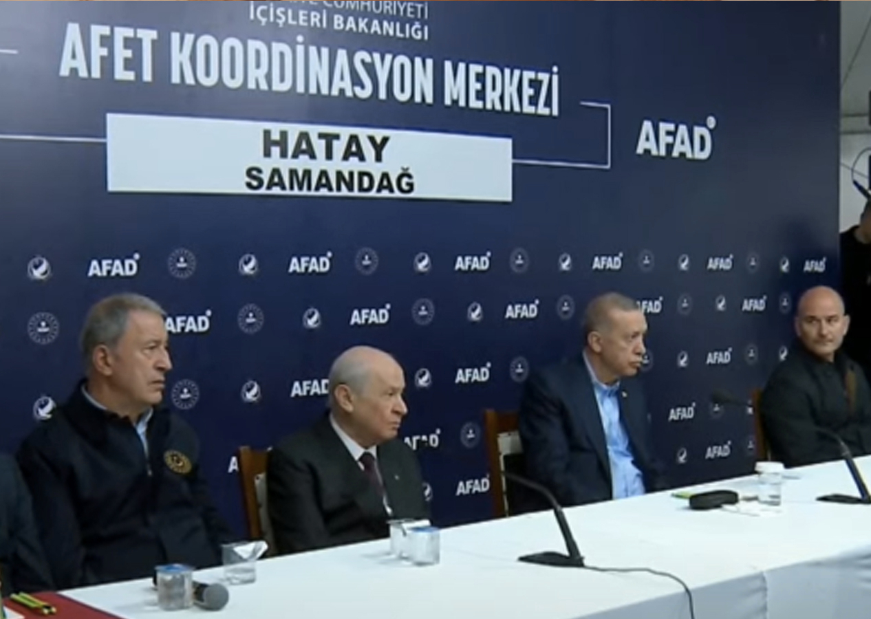 Cumhurbaşkanı Erdoğan deprem bölgesinde muhtarlarla bir araya geldi