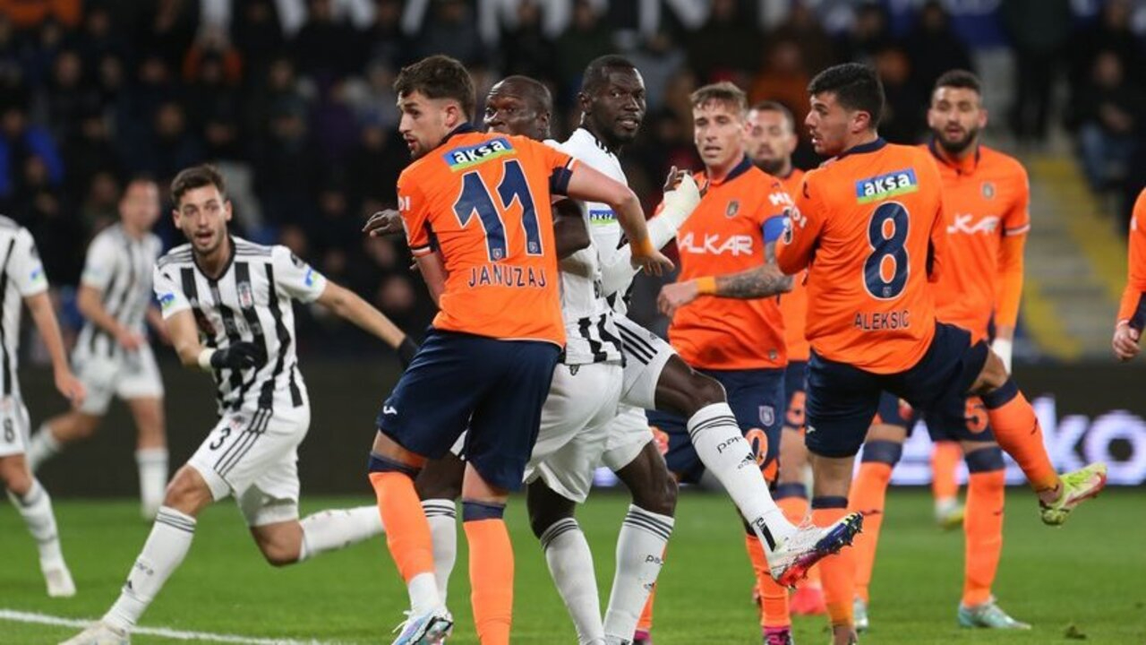Başakşehir - Beşiktaş maçında şok sakatlık!