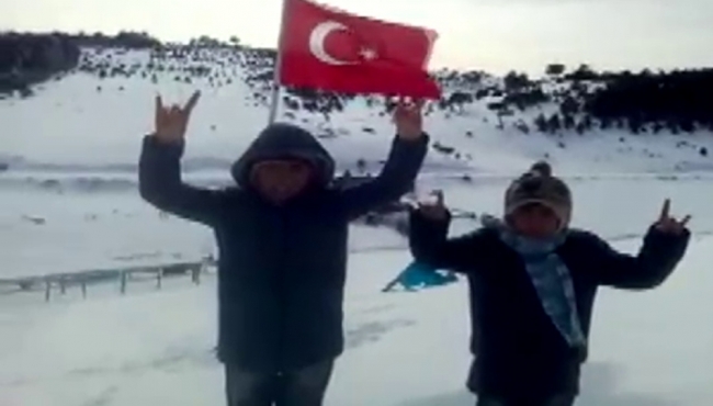 Miniklerden Afrin'deki Mehmetçik'e marşlı destek!