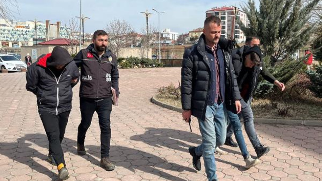 Sivasspor-Fiorentina maçında sahaya girip futbolcunun burnunu kırmıştı! O saldırgan ve bir taraftar daha tutuklandı