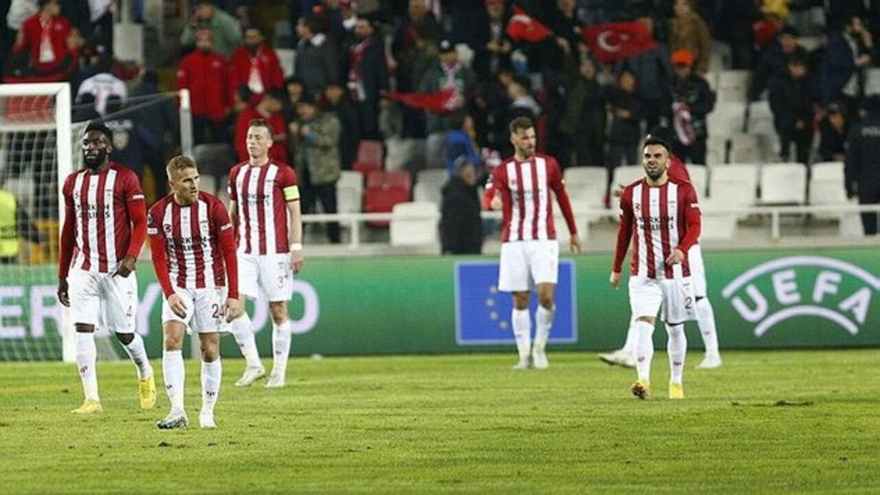 Sivasspor 1 - 4 Fiorentina | Maçın özeti...