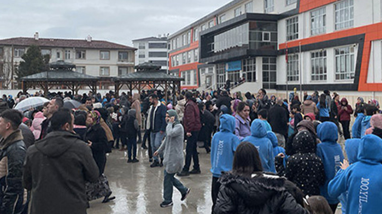 Bolu'da yaşanan deprem sebebiyle okullar tatil edildi