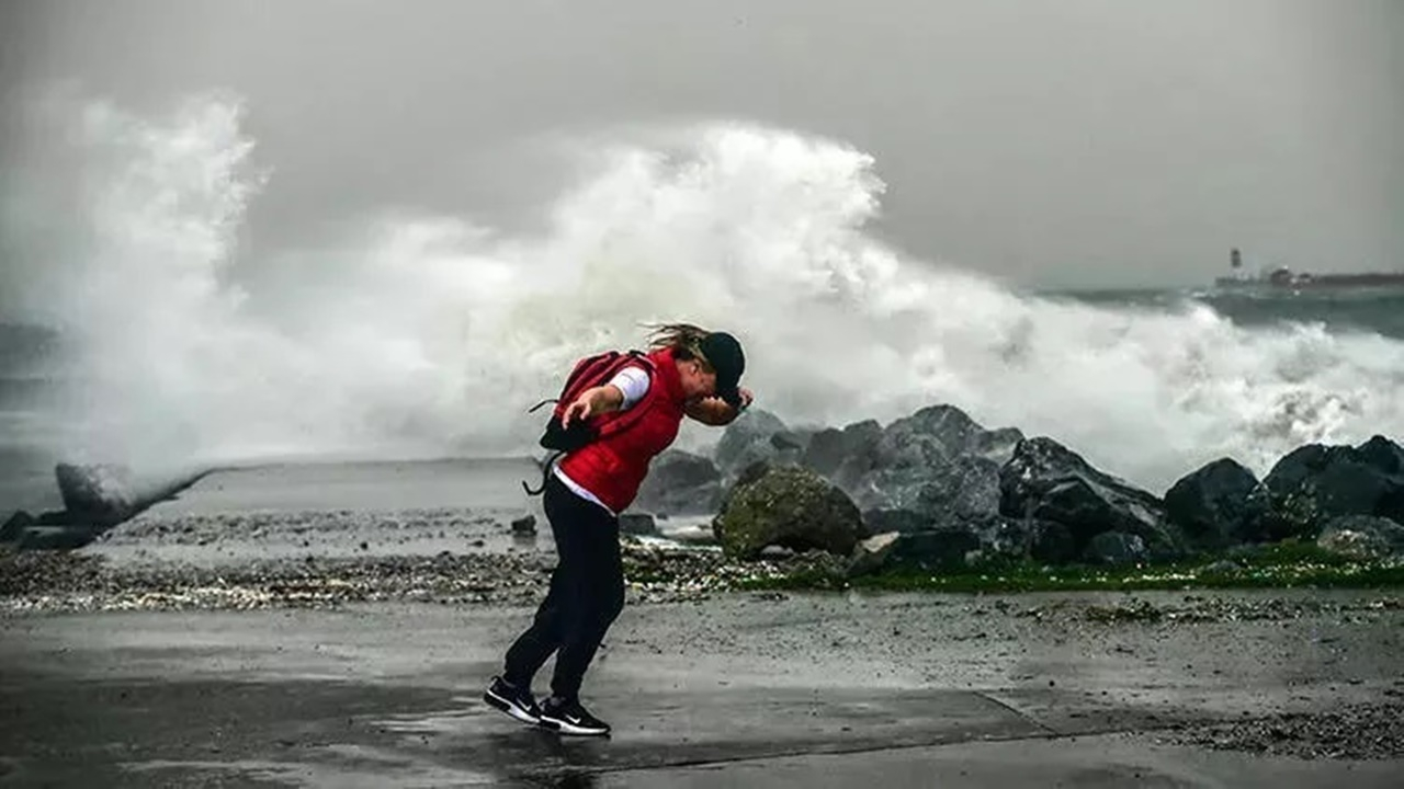Meteorolojiden İstanbullulara şiddetli yağış ve fırtına uyarısı! İşte 18 Mart İstanbul hava durumu tahminleri