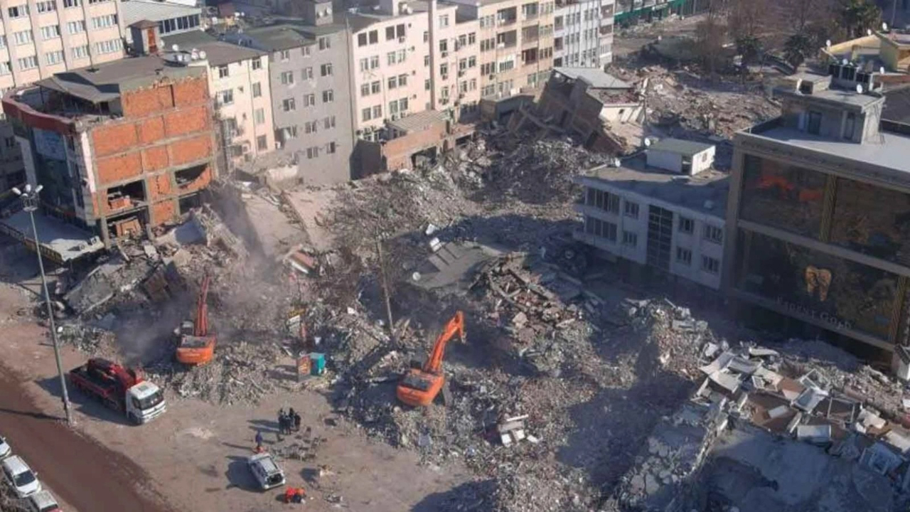 Çok sayıda kişiye mezar oldu! Adıyaman'daki Gül Sitesi'nin müteahhidi tutuklandı!