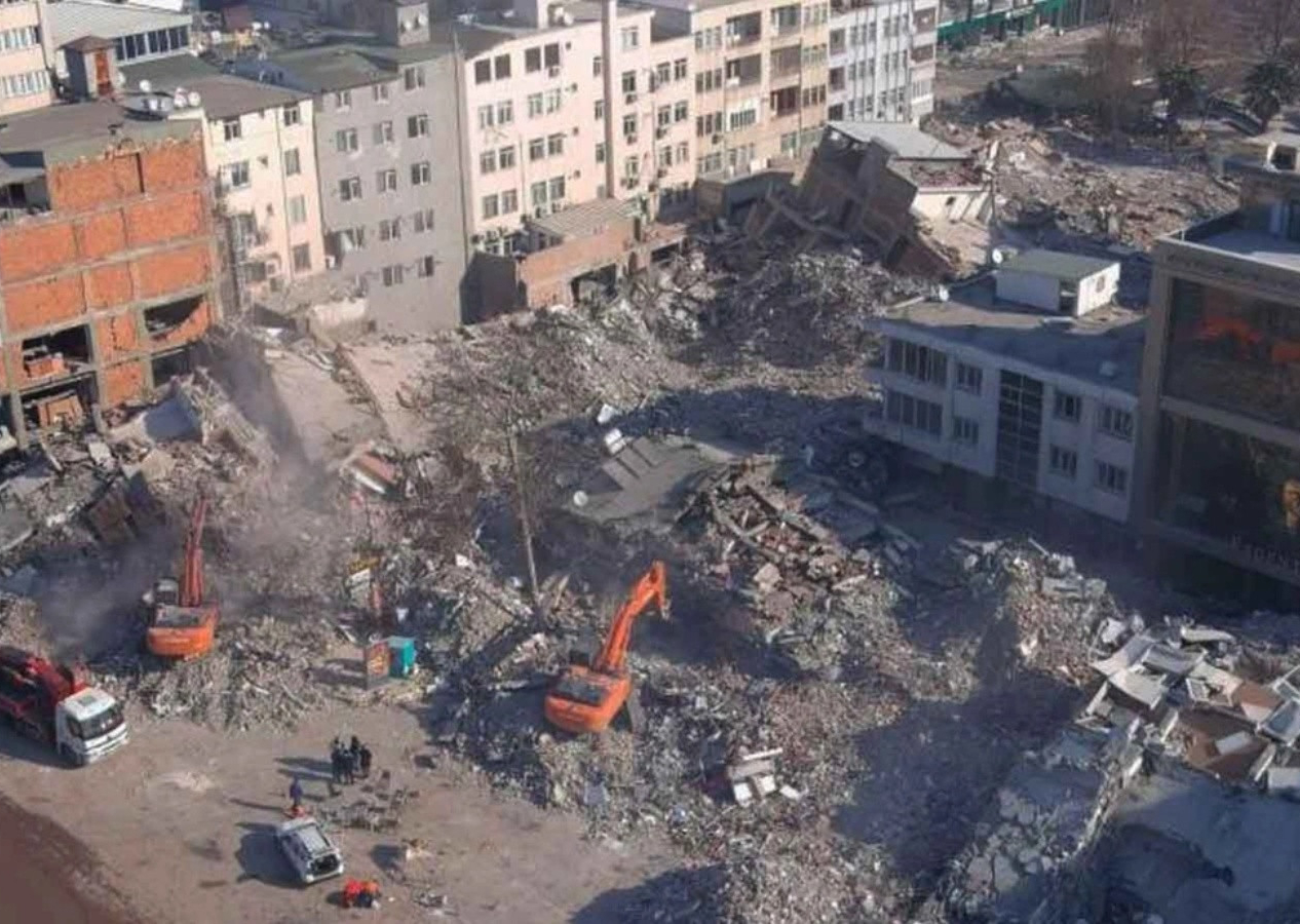 Çok sayıda kişiye mezar oldu! Adıyaman'daki Gül Sitesi'nin müteahhidi tutuklandı!