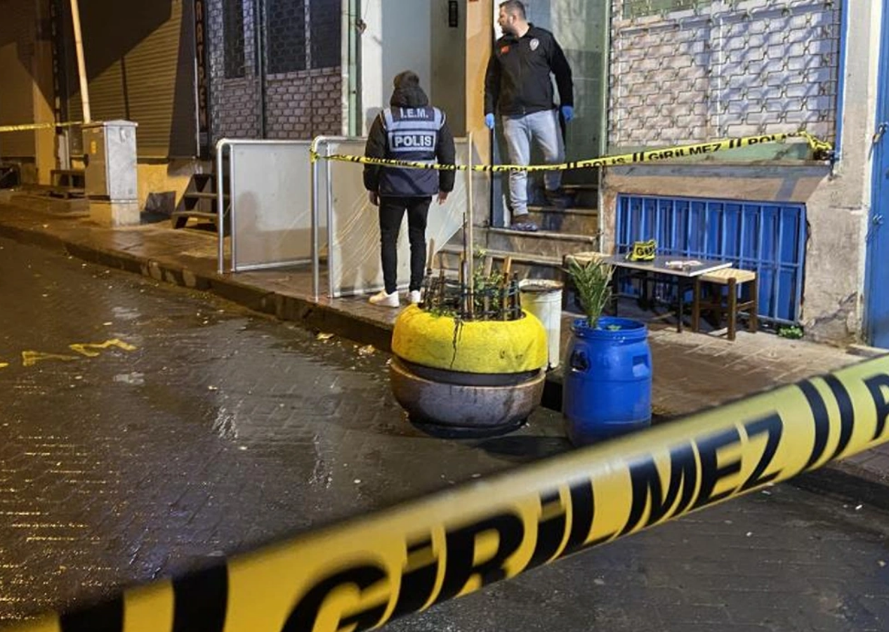 Beyoğlu'nda silahlı saldırı: Yaralılar var!