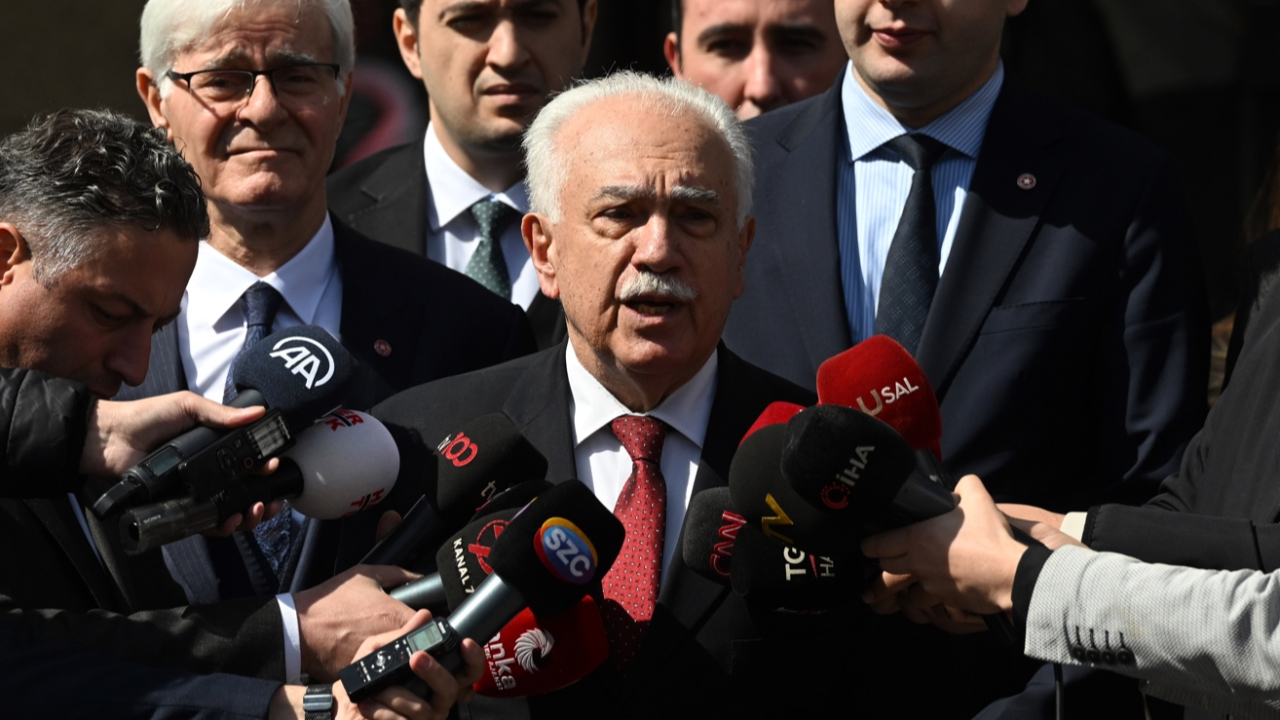 Doğu Perinçek, cumhurbaşkanı adaylığı için YSK'ya başvurdu