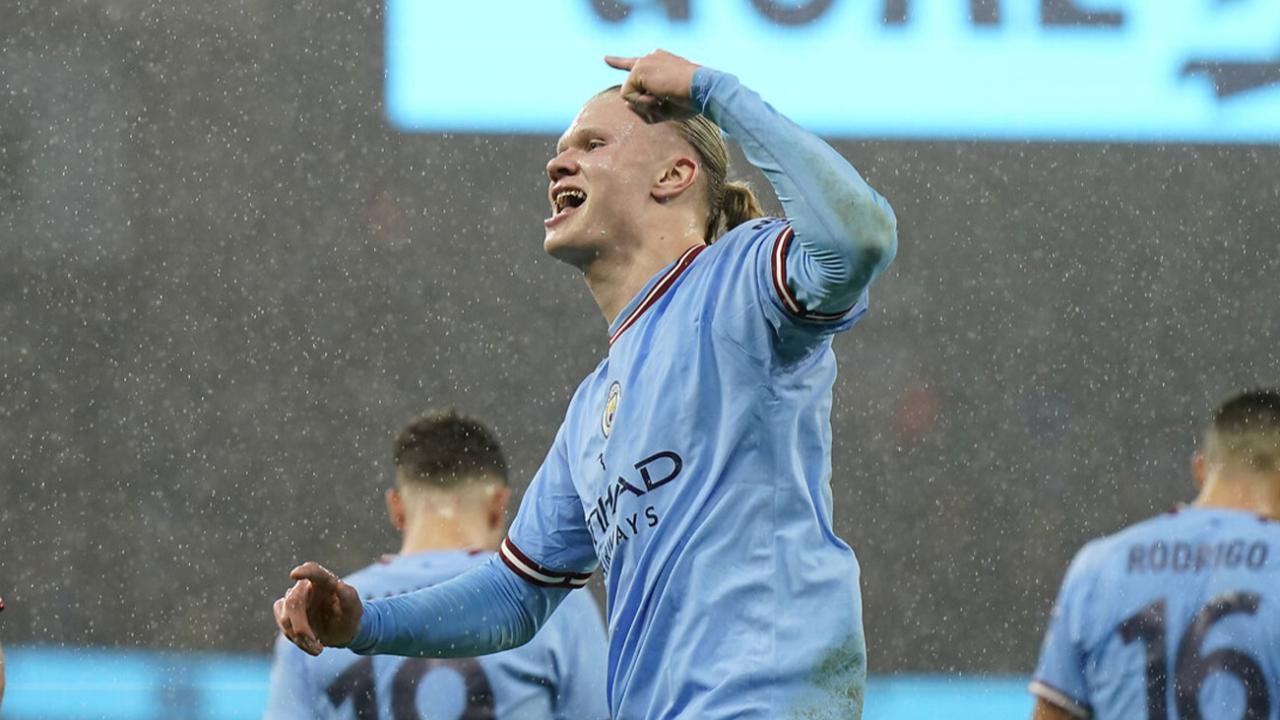 Manchester City zorlanmadan yarı finalde