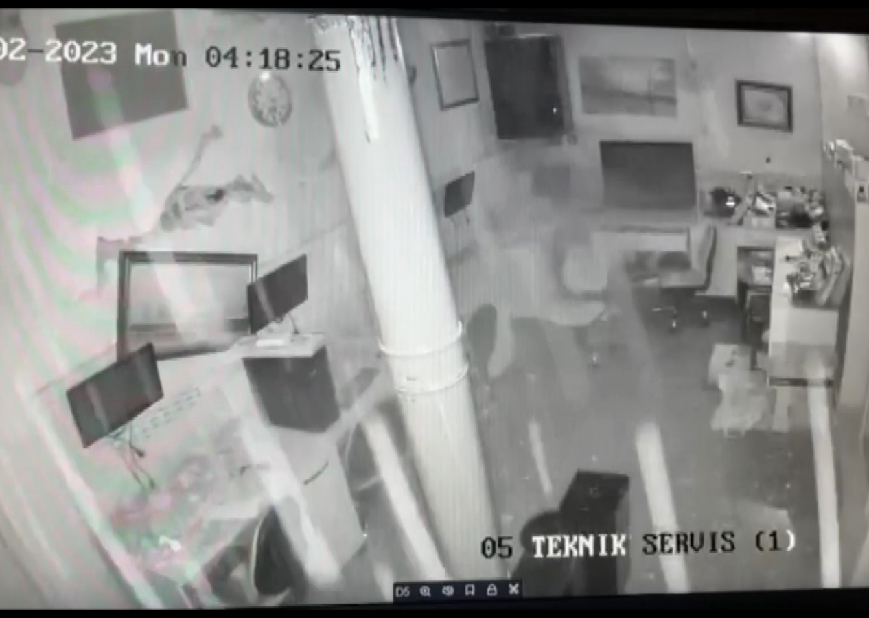 Kahramanmaraş depreminin yeni görüntüleri ortaya çıktı! Depremin şiddeti, yaşanan yıkım güvenlik kamerasına yansıdı
