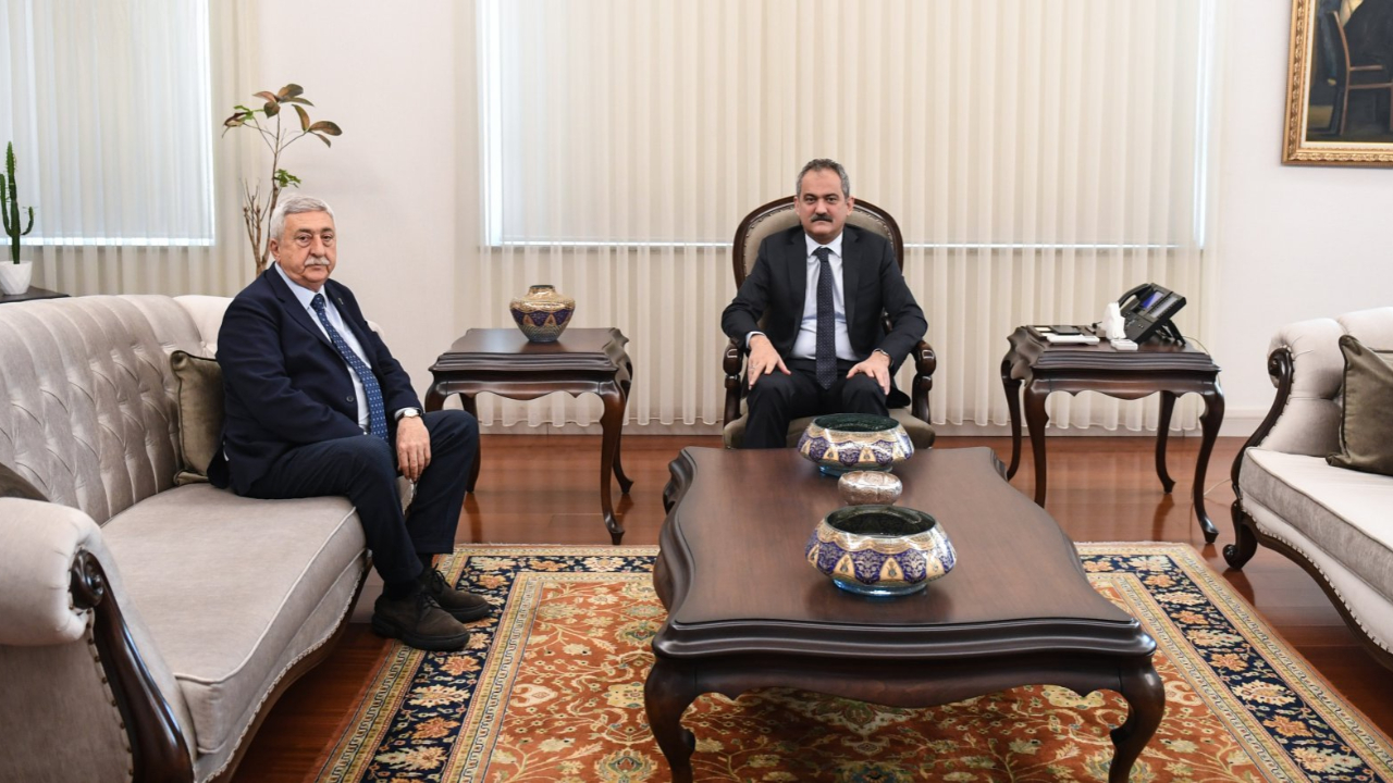 Milli Eğitim Bakanı Mahmut Özer: "Deprem bölgesindeki 4 ilin okul kantincilerinden kira alınmayacak"
