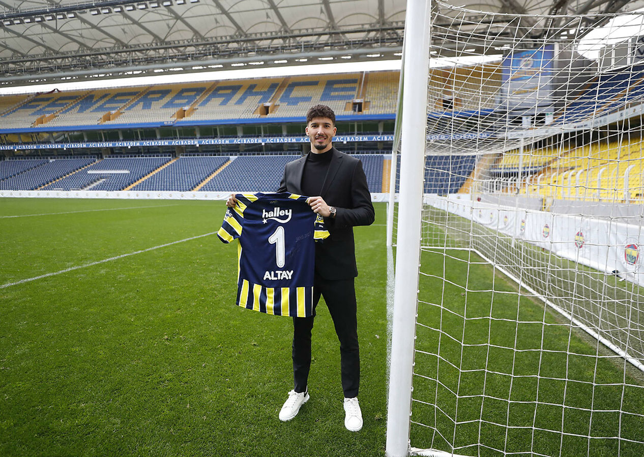 Galatasaray'dan Altay Bayındır'a transfer teklifi