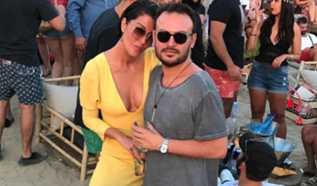 Deniz Akkaya, arkadaşının oğluyla birlikte!